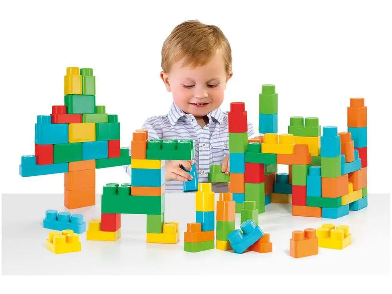 Blocos de montar em caixa de blocos de brinquedos